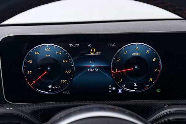 Mercedes-Benz A-Klasse 200 Business Solution AMG Night Pakket (NL-auto, Goed OndH, Camera, Navi, StoelV, PDC V+A, Etc)
