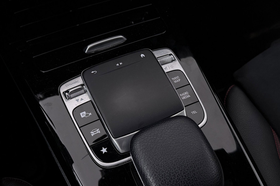 Mercedes-Benz A-Klasse 200 Business Solution AMG Night Pakket (NL-auto, Goed OndH, Camera, Navi, StoelV, PDC V+A, Etc)