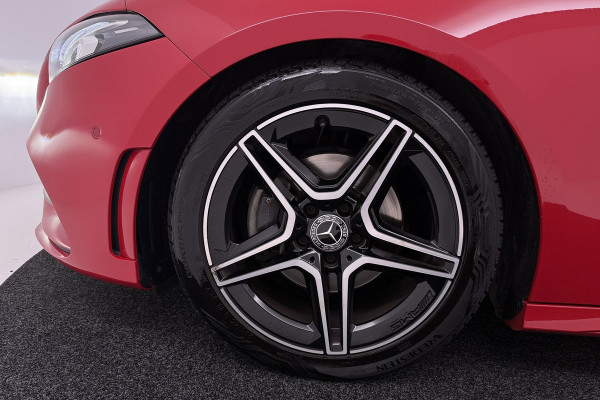 Mercedes-Benz A-Klasse 200 Business Solution AMG Night Pakket (NL-auto, Goed OndH, Camera, Navi, StoelV, PDC V+A, Etc)