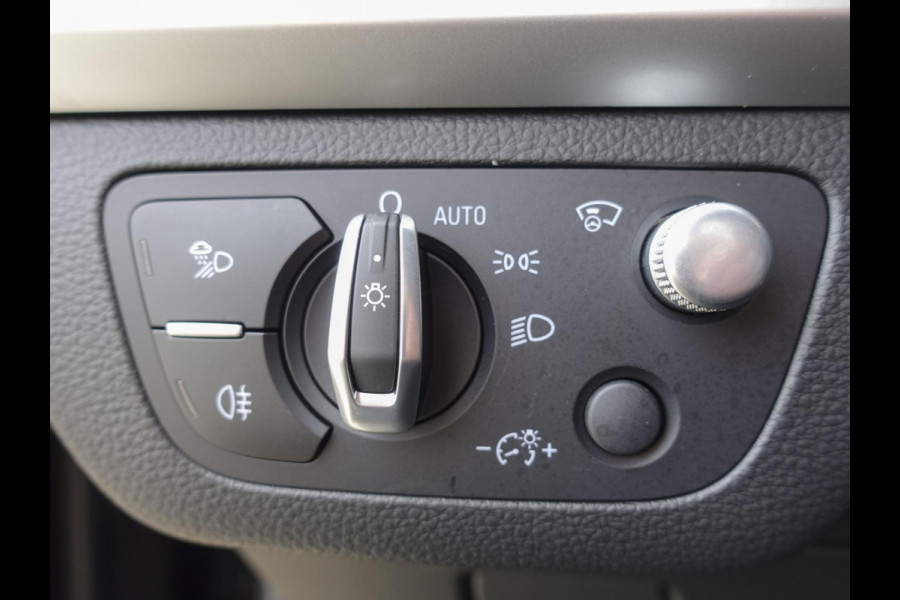 Audi Q5 50 TFSI e 300pk PHEV S Line Automaat Navigatie Camera Parkeersensoren Head Up Display Stoelverwarming LED Koplampen Cruise Control  Climate Control