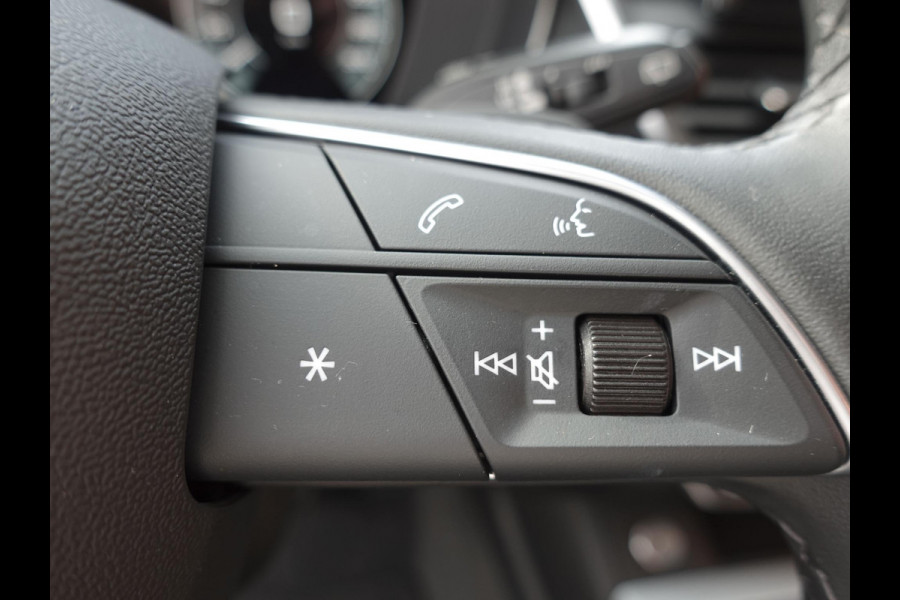 Audi Q5 50 TFSI e 300pk PHEV S Line Automaat Navigatie Camera Parkeersensoren Head Up Display Stoelverwarming LED Koplampen Cruise Control  Climate Control