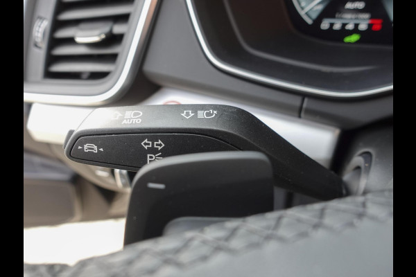 Audi Q5 50 TFSI e 300pk PHEV S Line Automaat Navigatie Camera Parkeersensoren Head Up Display Stoelverwarming LED Koplampen Cruise Control  Climate Control