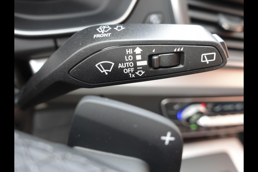 Audi Q5 50 TFSI e 300pk PHEV S Line Automaat Navigatie Camera Parkeersensoren Head Up Display Stoelverwarming LED Koplampen Cruise Control  Climate Control
