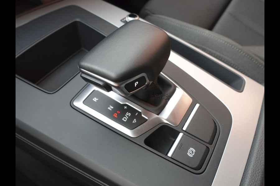 Audi Q5 50 TFSI e 300pk PHEV S Line Automaat Navigatie Camera Parkeersensoren Head Up Display Stoelverwarming LED Koplampen Cruise Control  Climate Control