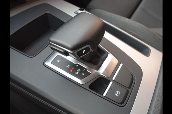 Audi Q5 50 TFSI e 300pk PHEV S Line Automaat Navigatie Camera Parkeersensoren Head Up Display Stoelverwarming LED Koplampen Cruise Control  Climate Control