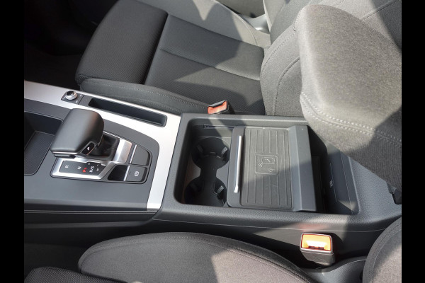 Audi Q5 50 TFSI e 300pk PHEV S Line Automaat Navigatie Camera Parkeersensoren Head Up Display Stoelverwarming LED Koplampen Cruise Control  Climate Control