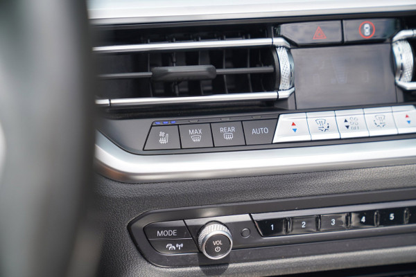 BMW 4 Serie Cabrio 430i High Executive |Sanremo green | LaserLED | Stoelkoeling | Camera | Nekverwarming | Carbon
