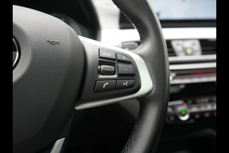 BMW X1 xDrive25e X Line PHEV 221pk Dealer O.H. | 19" | Panodak | Head Up | Camera | Lederen Sportstoelen Memory & Verwarmd | Sfeerverlichting | Hifi Audio | Navigatie | DAB | Cruise Control | Plug In Hybrid |