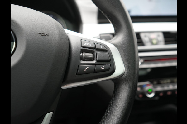 BMW X1 xDrive25e X Line PHEV 221pk Dealer O.H. | 19" | Panodak | Head Up | Camera | Lederen Sportstoelen Memory & Verwarmd | Sfeerverlichting | Hifi Audio | Navigatie | DAB | Cruise Control | Plug In Hybrid |