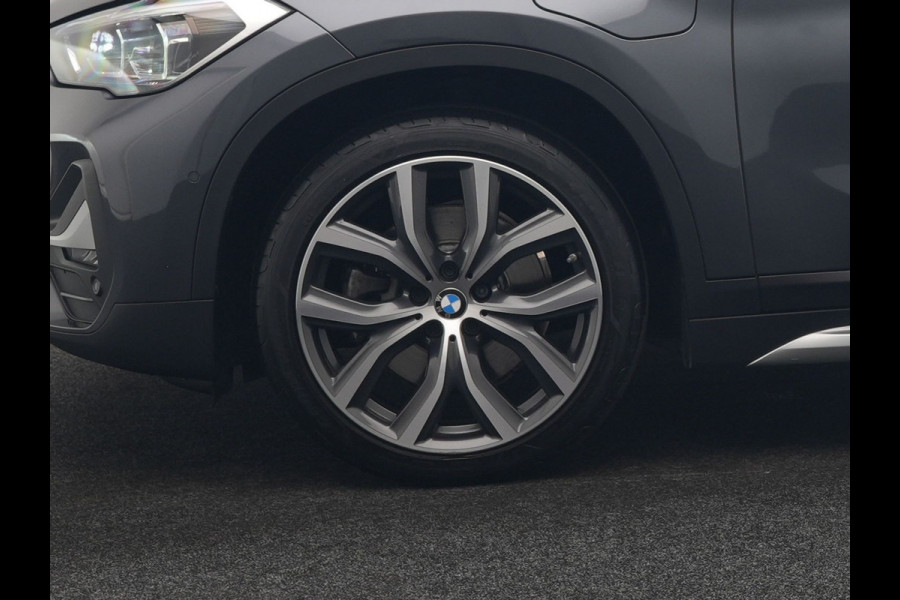 BMW X1 xDrive25e X Line PHEV 221pk Dealer O.H. | 19" | Panodak | Head Up | Camera | Lederen Sportstoelen Memory & Verwarmd | Sfeerverlichting | Hifi Audio | Navigatie | DAB | Cruise Control | Plug In Hybrid |