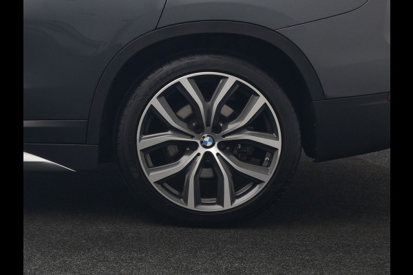 BMW X1 xDrive25e X Line PHEV 221pk Dealer O.H. | 19" | Panodak | Head Up | Camera | Lederen Sportstoelen Memory & Verwarmd | Sfeerverlichting | Hifi Audio | Navigatie | DAB | Cruise Control | Plug In Hybrid |