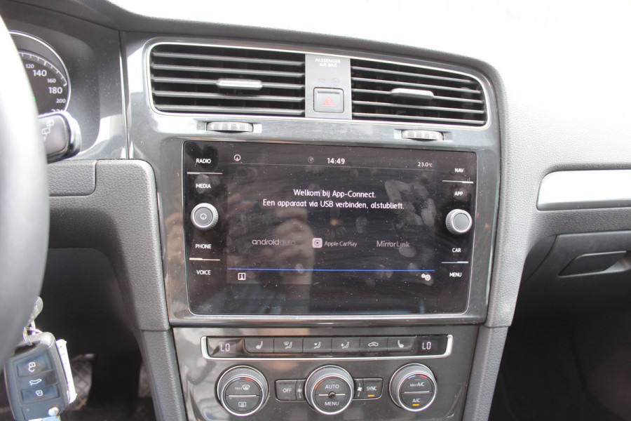 Volkswagen Golf 1.0 TSI Comfortline AUTOMAAT nap ,NETTE 5 DRS APPLE CAR PLAY ANDROID