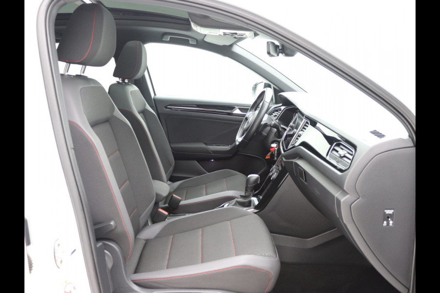 Volkswagen T-Roc 1.5 TSI Sport Pano, Trekhaak, Camera, Stoelverwarming