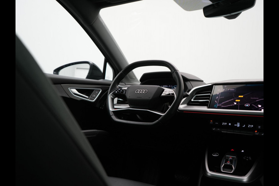 Audi Q4 e-tron 45 Quattro Edition 76,6 kWh 265pk Dealer O.H. | Panodak | Sonos Audio | Camera | Sfeerverlichting | Lederen Sportstoelen Verwarmd | Apple Carplay | Navigatie | DAB | 20"L.M |