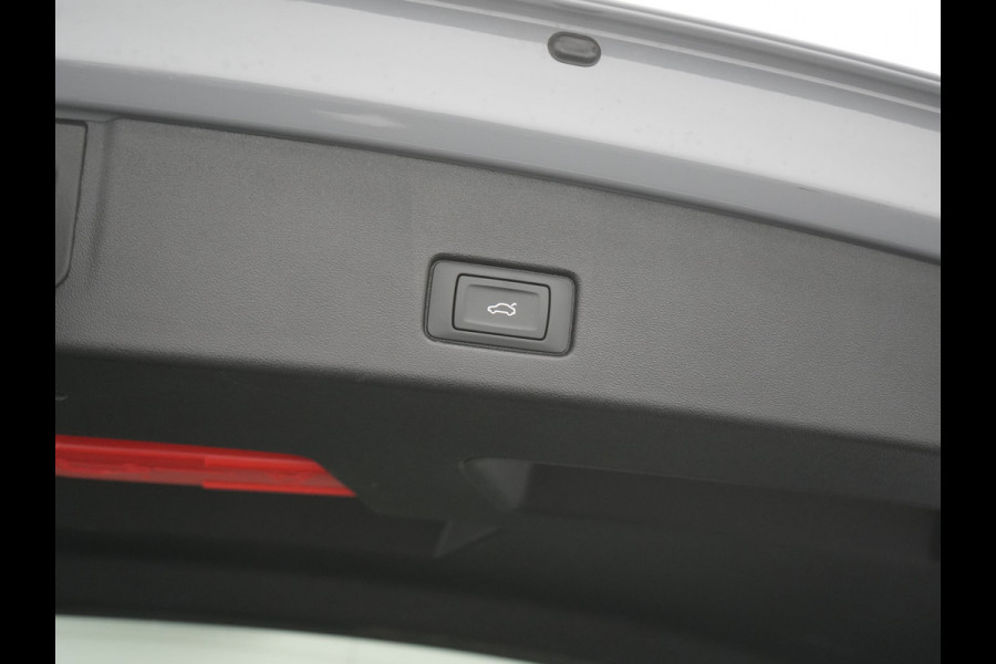 Audi Q4 e-tron 45 Quattro Edition 76,6 kWh 265pk Dealer O.H. | Panodak | Sonos Audio | Camera | Sfeerverlichting | Lederen Sportstoelen Verwarmd | Apple Carplay | Navigatie | DAB | 20"L.M |