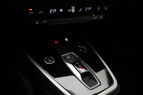 Audi Q4 e-tron 45 Quattro Edition 76,6 kWh 265pk Dealer O.H. | Panodak | Sonos Audio | Camera | Sfeerverlichting | Lederen Sportstoelen Verwarmd | Apple Carplay | Navigatie | DAB | 20"L.M |