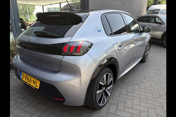 Peugeot e-208 EV GT Pack 50 kWh Achteruitrijcamera - Apple carplay - Airco - Parkeersensoren - Navigatie - Licht metalen velgen 17 inch - Bluetooth - Led verlichting - Dodehoek detectie - keyless start/ entry - Extra getint - Elektrische ramen - Radio - Stuur leder - Stuur multifunctioneel - Cruise control