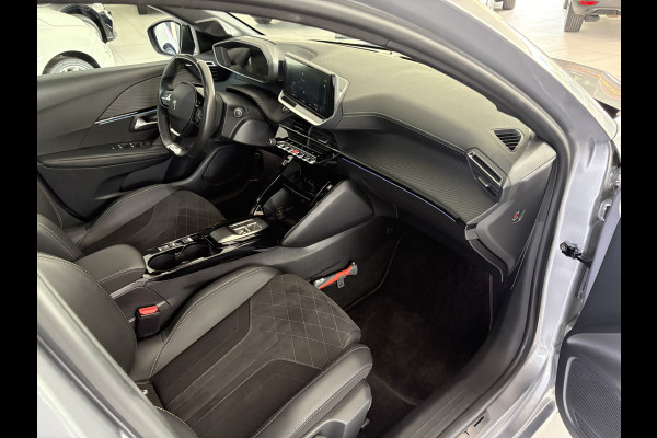Peugeot e-208 EV GT Pack 50 kWh Achteruitrijcamera - Apple carplay - Airco - Parkeersensoren - Navigatie - Licht metalen velgen 17 inch - Bluetooth - Led verlichting - Dodehoek detectie - keyless start/ entry - Extra getint - Elektrische ramen - Radio - Stuur leder - Stuur multifunctioneel - Cruise control