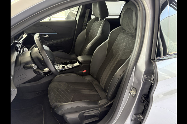 Peugeot e-208 EV GT Pack 50 kWh Achteruitrijcamera - Apple carplay - Airco - Parkeersensoren - Navigatie - Licht metalen velgen 17 inch - Bluetooth - Led verlichting - Dodehoek detectie - keyless start/ entry - Extra getint - Elektrische ramen - Radio - Stuur leder - Stuur multifunctioneel - Cruise control