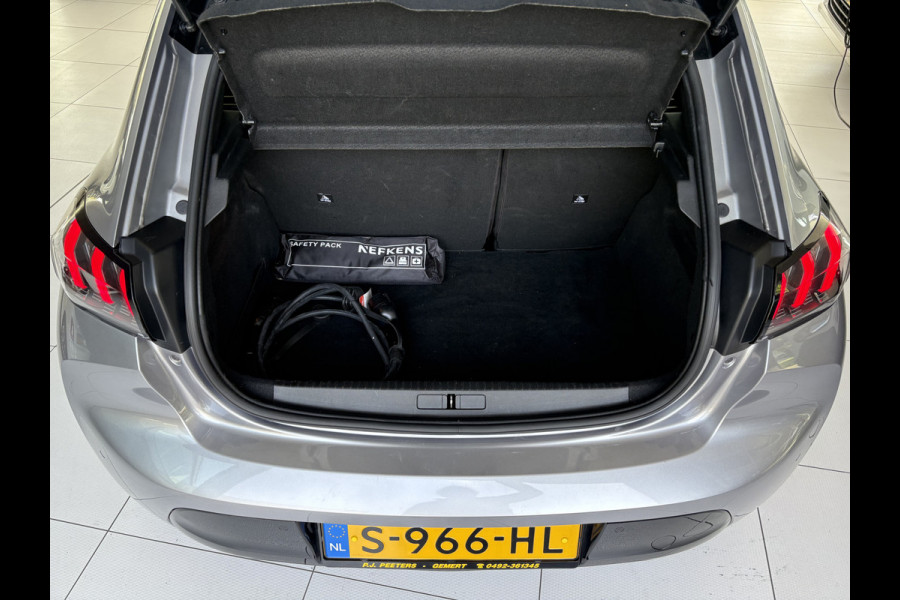 Peugeot e-208 EV GT Pack 50 kWh Achteruitrijcamera - Apple carplay - Airco - Parkeersensoren - Navigatie - Licht metalen velgen 17 inch - Bluetooth - Led verlichting - Dodehoek detectie - keyless start/ entry - Extra getint - Elektrische ramen - Radio - Stuur leder - Stuur multifunctioneel - Cruise control