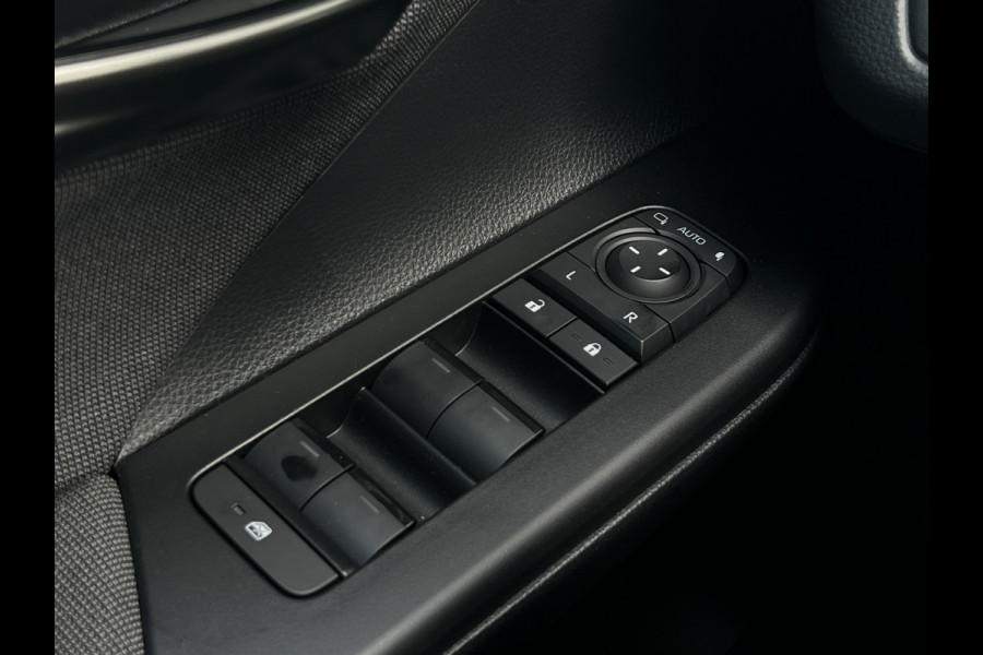 Toyota C-HR 2.0 Plug-in Hybrid 220 First Edition | Navi | Premium LED | Elek klep | Dodehoek
