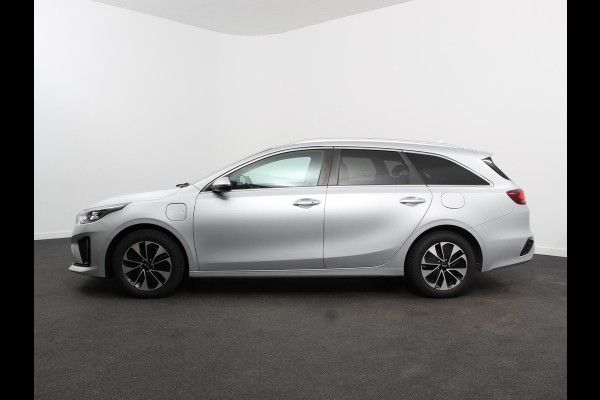 Kia Ceed Sportswagon 1.6 GDI PHEV DynamicLine Climate control Cruise control Adaptive Electrisch bedienbare achterklep Camera Lichtmetalen velgen Camera Navigatie Apple Carplay/ Android Auto Led