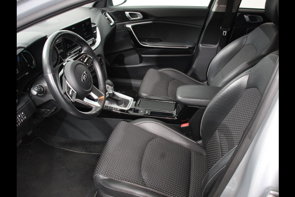Kia Ceed Sportswagon 1.6 GDI PHEV DynamicLine Climate control Cruise control Adaptive Electrisch bedienbare achterklep Camera Lichtmetalen velgen Camera Navigatie Apple Carplay/ Android Auto Led