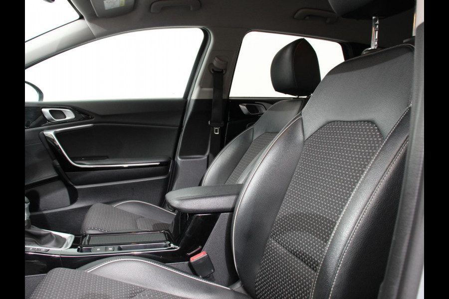 Kia Ceed Sportswagon 1.6 GDI PHEV DynamicLine Climate control Cruise control Adaptive Electrisch bedienbare achterklep Camera Lichtmetalen velgen Camera Navigatie Apple Carplay/ Android Auto Led