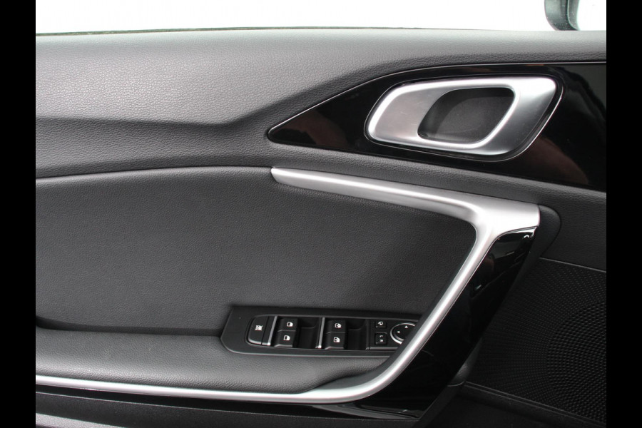 Kia Ceed Sportswagon 1.6 GDI PHEV DynamicLine Climate control Cruise control Adaptive Electrisch bedienbare achterklep Camera Lichtmetalen velgen Camera Navigatie Apple Carplay/ Android Auto Led