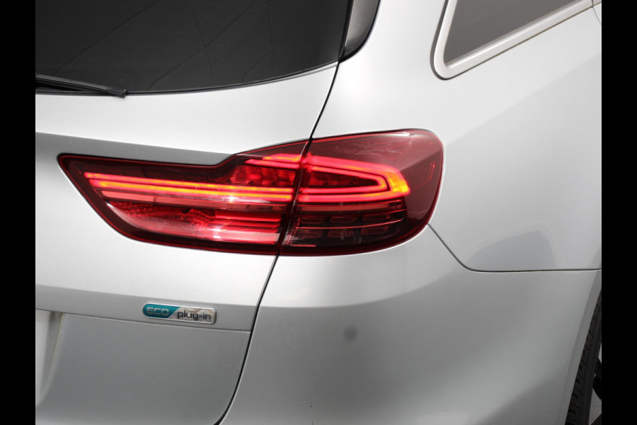 Kia Ceed Sportswagon 1.6 GDI PHEV DynamicLine Climate control Cruise control Adaptive Electrisch bedienbare achterklep Camera Lichtmetalen velgen Camera Navigatie Apple Carplay/ Android Auto Led