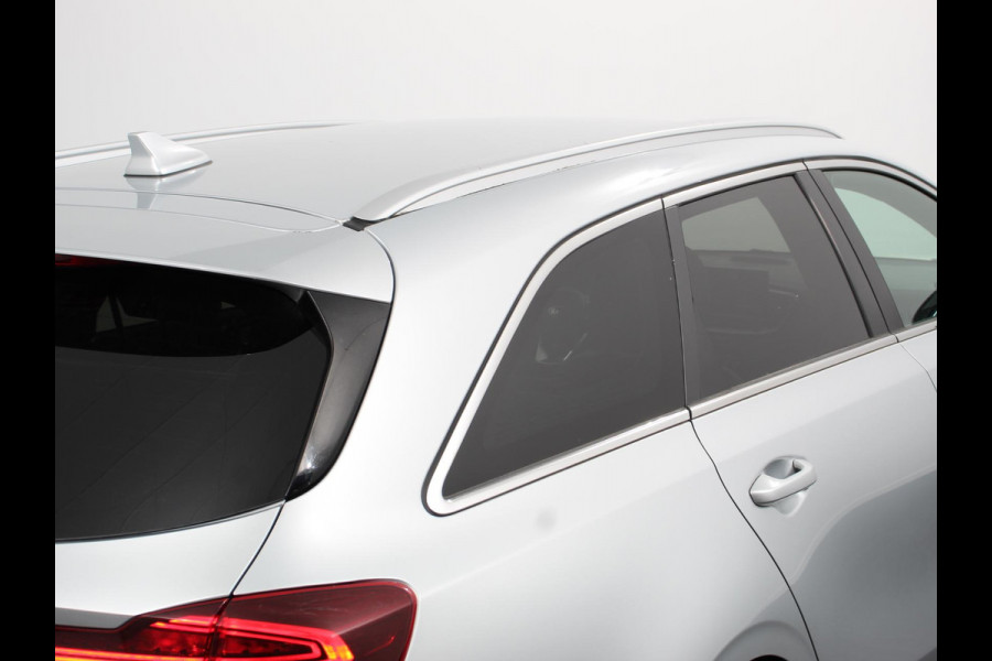 Kia Ceed Sportswagon 1.6 GDI PHEV DynamicLine Climate control Cruise control Adaptive Electrisch bedienbare achterklep Camera Lichtmetalen velgen Camera Navigatie Apple Carplay/ Android Auto Led