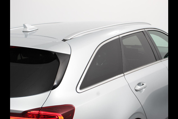 Kia Ceed Sportswagon 1.6 GDI PHEV DynamicLine Climate control Cruise control Adaptive Electrisch bedienbare achterklep Camera Lichtmetalen velgen Camera Navigatie Apple Carplay/ Android Auto Led