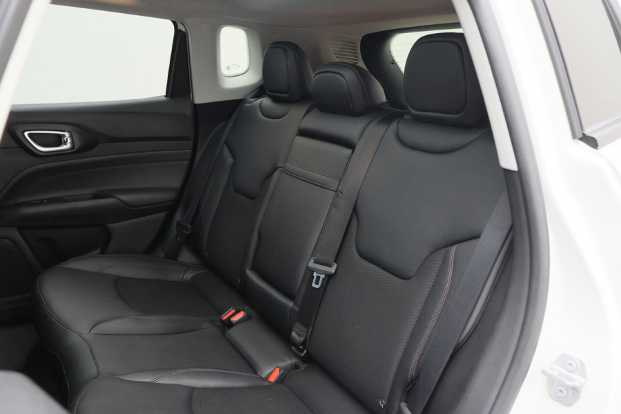 Jeep Compass 4xe 240 Plug-in Hybrid Electric Trailhawk Panoramadak, Leer, Camera, ACC, Apple Carplay, Keyless