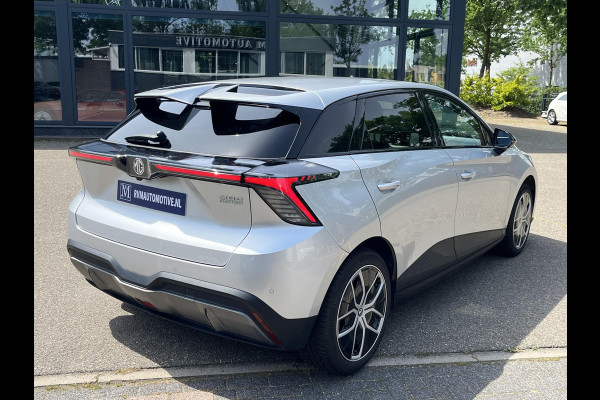 MG Mg4 electric Luxury 64 kWh SOH 95% | 7.000KM! |360 CAMERA| 7 JAAR MG GARANTIE T/M 04-2031| ELEK. STOEL| DODE HOEK SENSOR| STOEL + STUURVERWARMING| ADAPTIVE CRUISE CONTROL