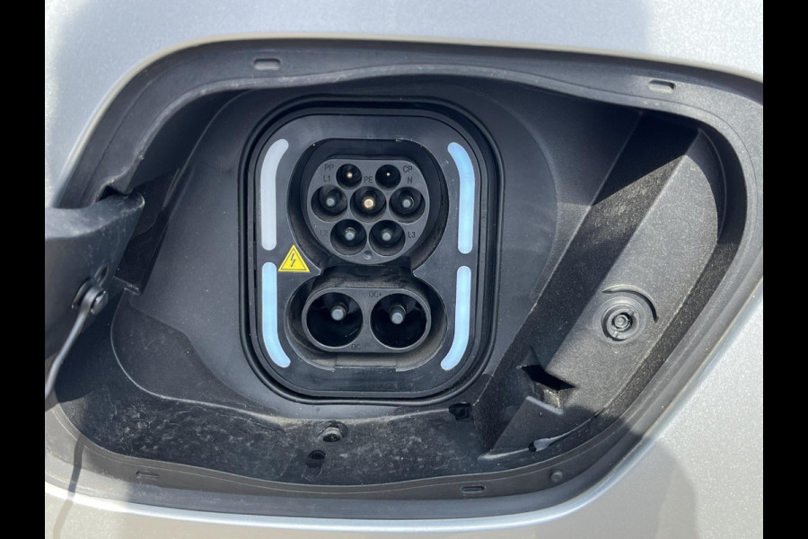 MG Mg4 electric Luxury 64 kWh SOH 95% | 7.000KM! |360 CAMERA| 7 JAAR MG GARANTIE T/M 04-2031| ELEK. STOEL| DODE HOEK SENSOR| STOEL + STUURVERWARMING| ADAPTIVE CRUISE CONTROL