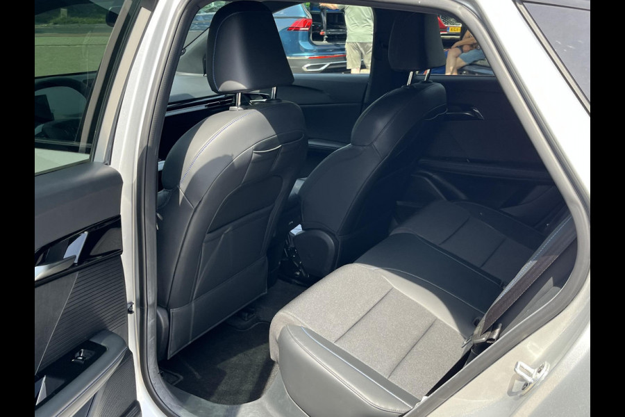 MG Mg4 electric Luxury 64 kWh SOH 95% | 7.000KM! |360 CAMERA| 7 JAAR MG GARANTIE T/M 04-2031| ELEK. STOEL| DODE HOEK SENSOR| STOEL + STUURVERWARMING| ADAPTIVE CRUISE CONTROL