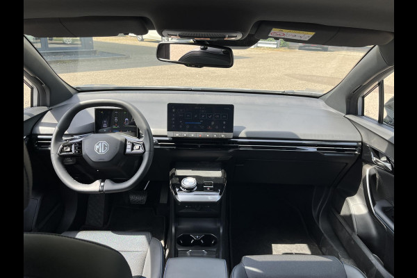 MG Mg4 electric Luxury 64 kWh SOH 95% | 7.000KM! |360 CAMERA| 7 JAAR MG GARANTIE T/M 04-2031| ELEK. STOEL| DODE HOEK SENSOR| STOEL + STUURVERWARMING| ADAPTIVE CRUISE CONTROL