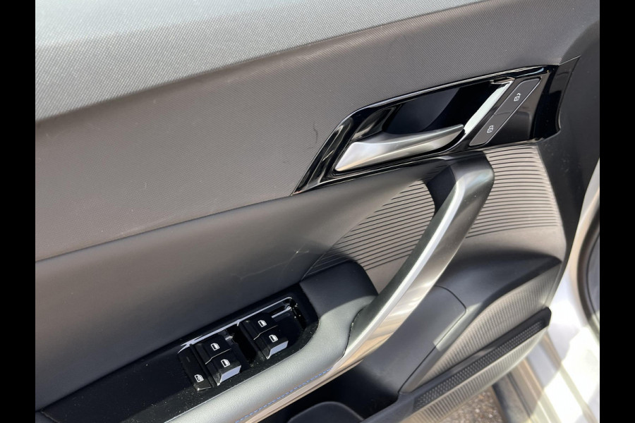 MG Mg4 electric Luxury 64 kWh SOH 95% | 7.000KM! |360 CAMERA| 7 JAAR MG GARANTIE T/M 04-2031| ELEK. STOEL| DODE HOEK SENSOR| STOEL + STUURVERWARMING| ADAPTIVE CRUISE CONTROL
