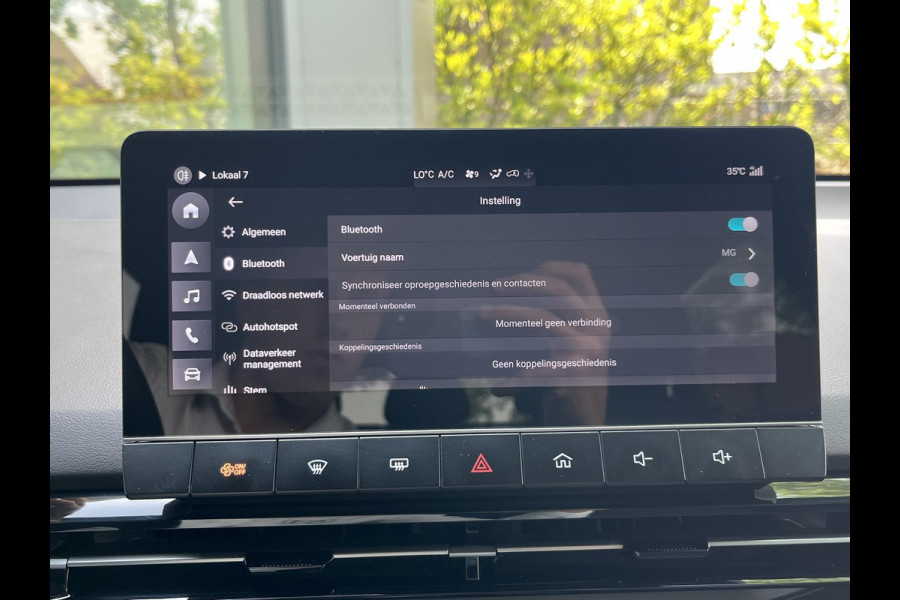 MG Mg4 electric Luxury 64 kWh SOH 95% | 7.000KM! |360 CAMERA| 7 JAAR MG GARANTIE T/M 04-2031| ELEK. STOEL| DODE HOEK SENSOR| STOEL + STUURVERWARMING| ADAPTIVE CRUISE CONTROL