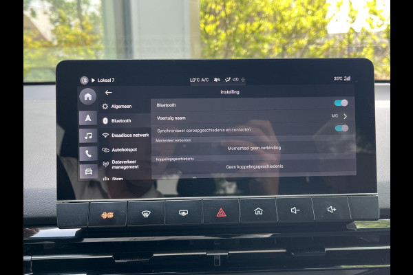 MG Mg4 electric Luxury 64 kWh SOH 95% | 7.000KM! |360 CAMERA| 7 JAAR MG GARANTIE T/M 04-2031| ELEK. STOEL| DODE HOEK SENSOR| STOEL + STUURVERWARMING| ADAPTIVE CRUISE CONTROL