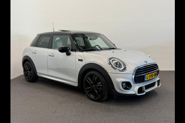 MINI 5-deurs 1.5 Cooper John Cooper Works Automaat Panoramadak Navigatie Camera Parkeersensoren Cruise Control Full Led Stoelverwarming Leder Climate Control Lichtmetalen velgen