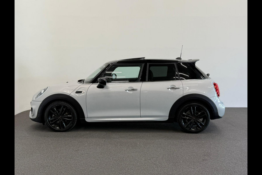 MINI 5-deurs 1.5 Cooper John Cooper Works Automaat Panoramadak Navigatie Camera Parkeersensoren Cruise Control Full Led Stoelverwarming Leder Climate Control Lichtmetalen velgen