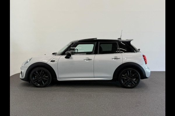 MINI 5-deurs 1.5 Cooper John Cooper Works Automaat Panoramadak Navigatie Camera Parkeersensoren Cruise Control Full Led Stoelverwarming Leder Climate Control Lichtmetalen velgen