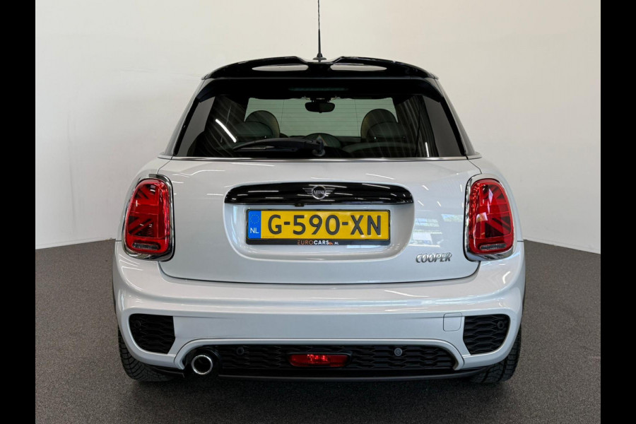 MINI 5-deurs 1.5 Cooper John Cooper Works Automaat Panoramadak Navigatie Camera Parkeersensoren Cruise Control Full Led Stoelverwarming Leder Climate Control Lichtmetalen velgen