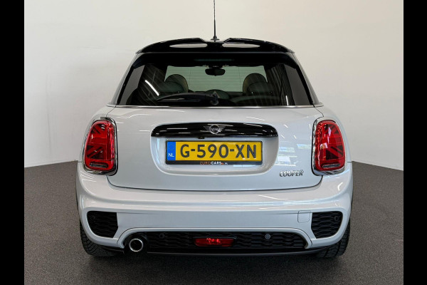 MINI 5-deurs 1.5 Cooper John Cooper Works Automaat Panoramadak Navigatie Camera Parkeersensoren Cruise Control Full Led Stoelverwarming Leder Climate Control Lichtmetalen velgen