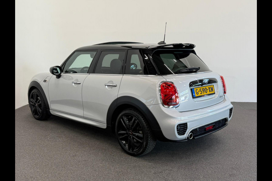 MINI 5-deurs 1.5 Cooper John Cooper Works Automaat Panoramadak Navigatie Camera Parkeersensoren Cruise Control Full Led Stoelverwarming Leder Climate Control Lichtmetalen velgen
