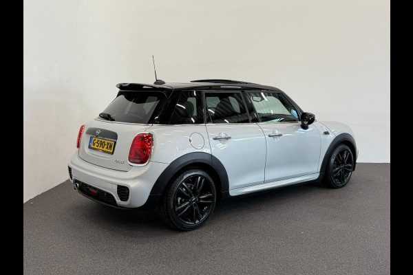 MINI 5-deurs 1.5 Cooper John Cooper Works Automaat Panoramadak Navigatie Camera Parkeersensoren Cruise Control Full Led Stoelverwarming Leder Climate Control Lichtmetalen velgen