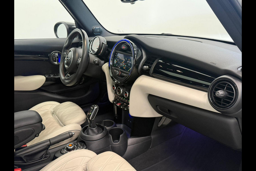 MINI 5-deurs 1.5 Cooper John Cooper Works Automaat Panoramadak Navigatie Camera Parkeersensoren Cruise Control Full Led Stoelverwarming Leder Climate Control Lichtmetalen velgen