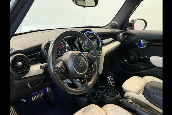 MINI 5-deurs 1.5 Cooper John Cooper Works Automaat Panoramadak Navigatie Camera Parkeersensoren Cruise Control Full Led Stoelverwarming Leder Climate Control Lichtmetalen velgen