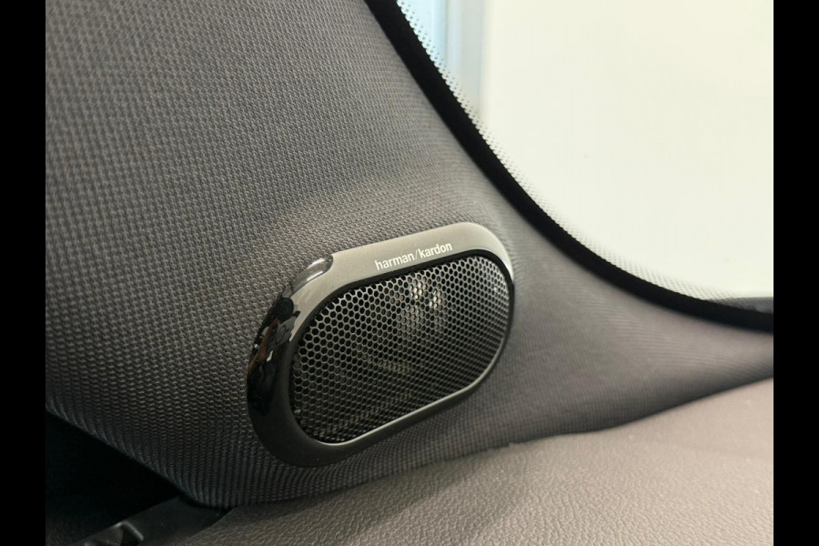 MINI 5-deurs 1.5 Cooper John Cooper Works Automaat Panoramadak Navigatie Camera Parkeersensoren Cruise Control Full Led Stoelverwarming Leder Climate Control Lichtmetalen velgen